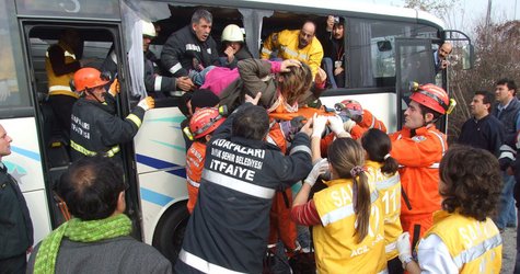 Sakarya'da feci kaza: 5 �l�, 14 yaral�